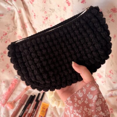 Bobble pouch in black