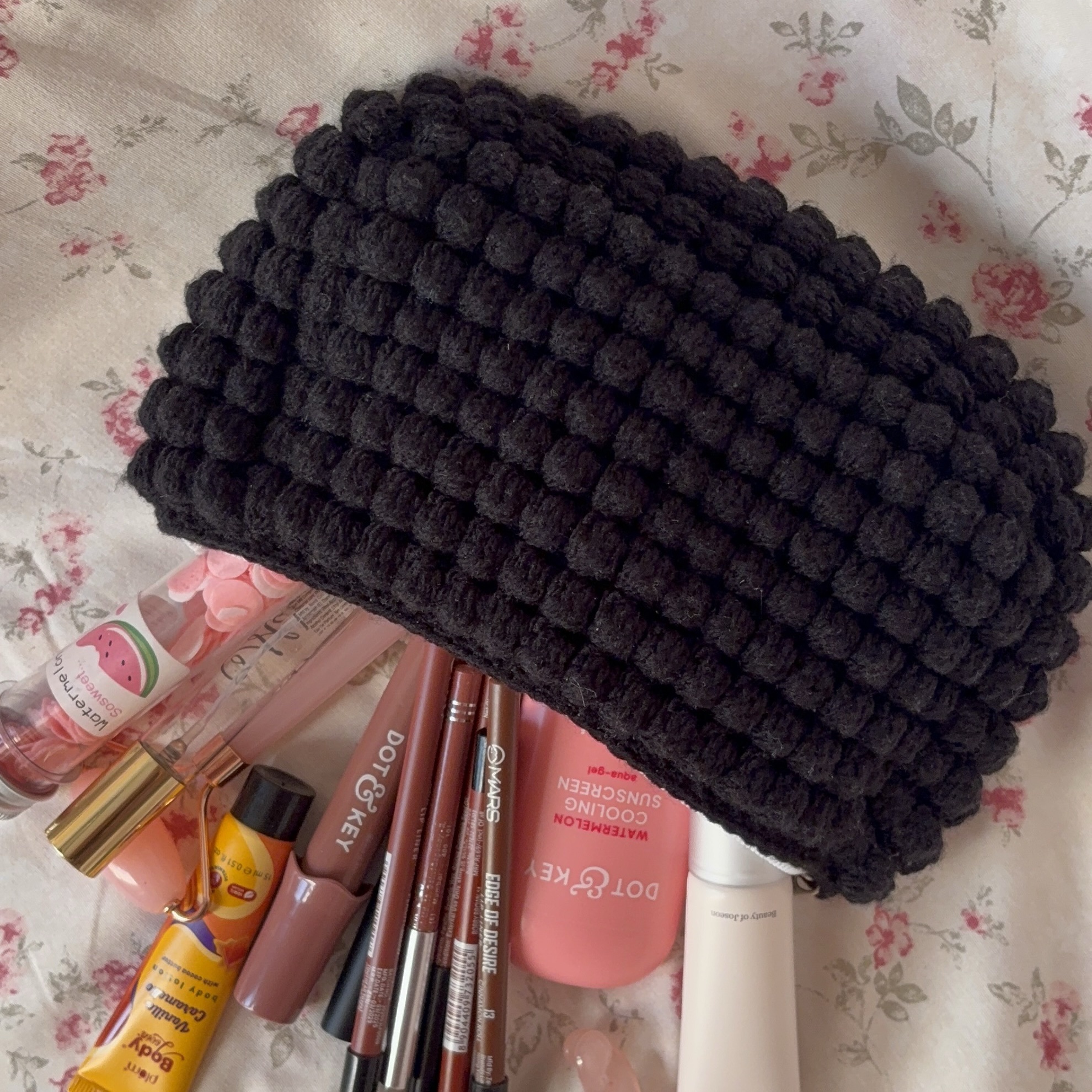 Bobble pouch in black - Image 2